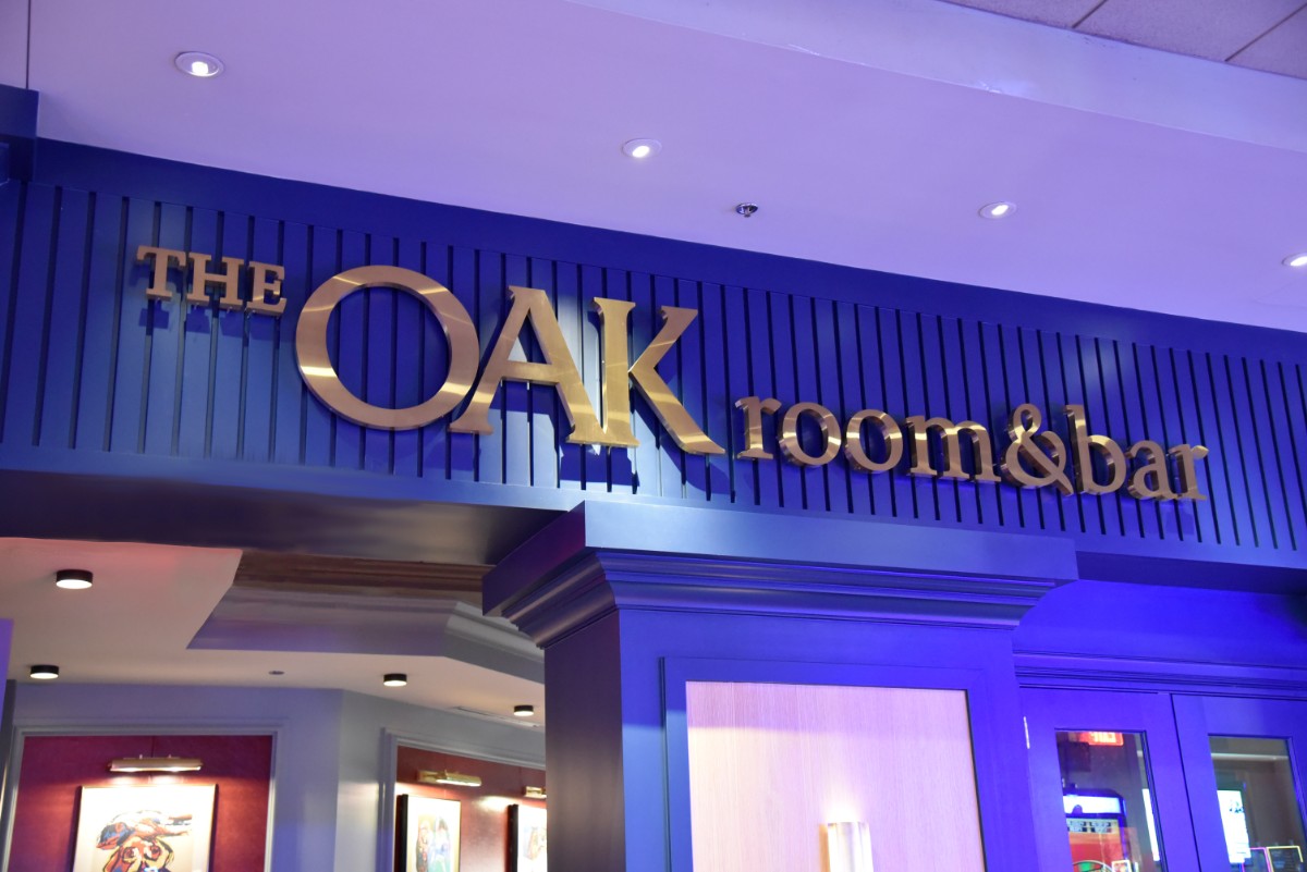 The OAK room & bar